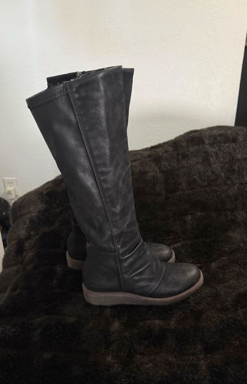 Blowfish Tall Equestrian Riding boots knee high 8.5 zip up sexy